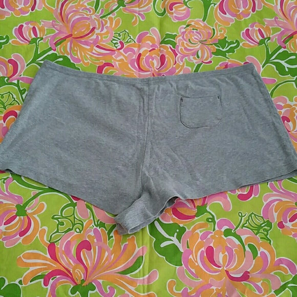 The Limited Gray Shorts With Back Pocket - Picture 2 of 2