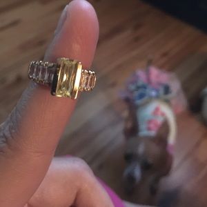 Beautiful ring with with lots of shine
