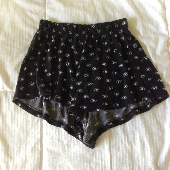 🌟SOLD🌟 Rare Brandy Melville black eye shorts - Picture 1 of 3