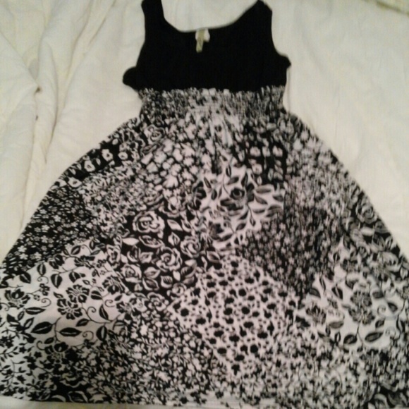 Cute and comfy dress.