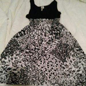 Cute and comfy dress.