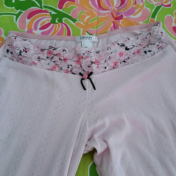 DKNY Baby Pink Capris With Lace Waist In Front - Picture 2 of 2