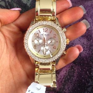 Gold watch it's too big for my wrist never worn