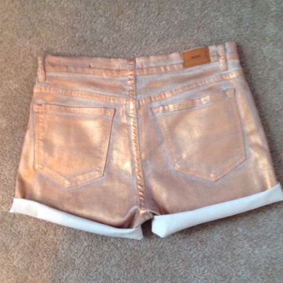 BUNDLED BDG bronze shorts - Picture 2 of 4