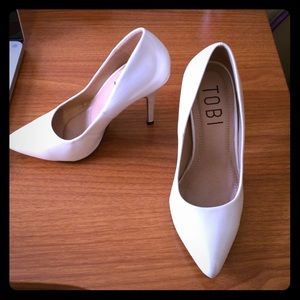 White pointed toe heels from Tobi