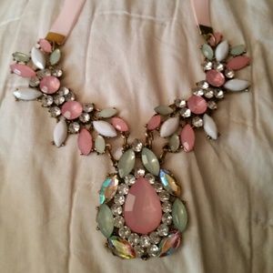 NWT Lightweight Pink statement necklace