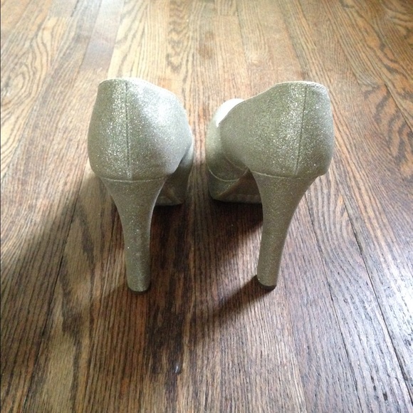 Gold glitter high heels - Picture 2 of 3