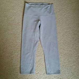 Lululemon grey cotton roll down crops