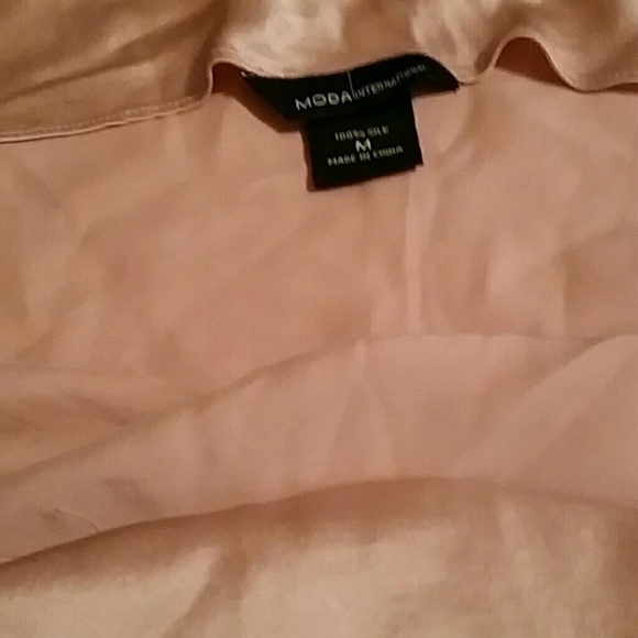 Vs 100% silk camisole.        Never been worn - Picture 4 of 4
