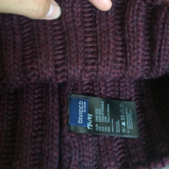Soft burgundy beanie - Picture 2 of 2