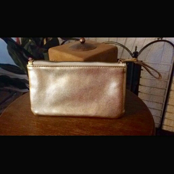 🚨LIMITED EDITION🚨 Marc Jacobs Daisy gold clutch - Picture 3 of 3