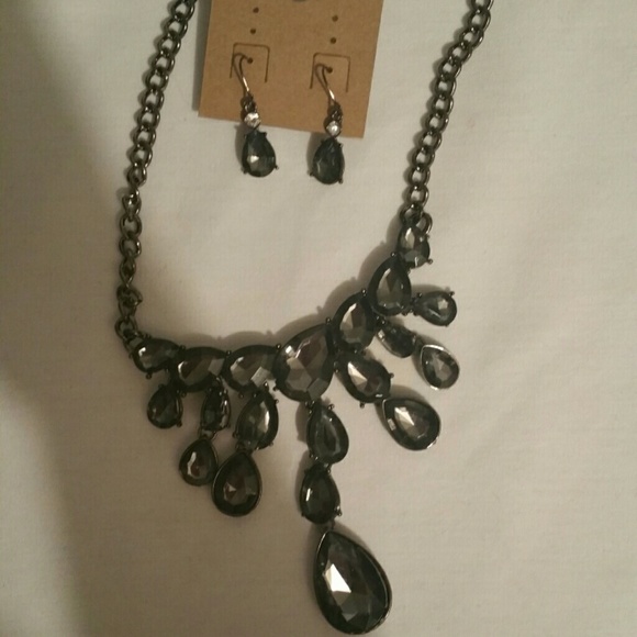 New black clear stone statement necklace/earrings