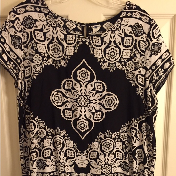 Black & white Moroccan print blouse