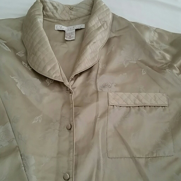 Silky Platinum Quilted Collar Pajamas - Picture 2 of 3