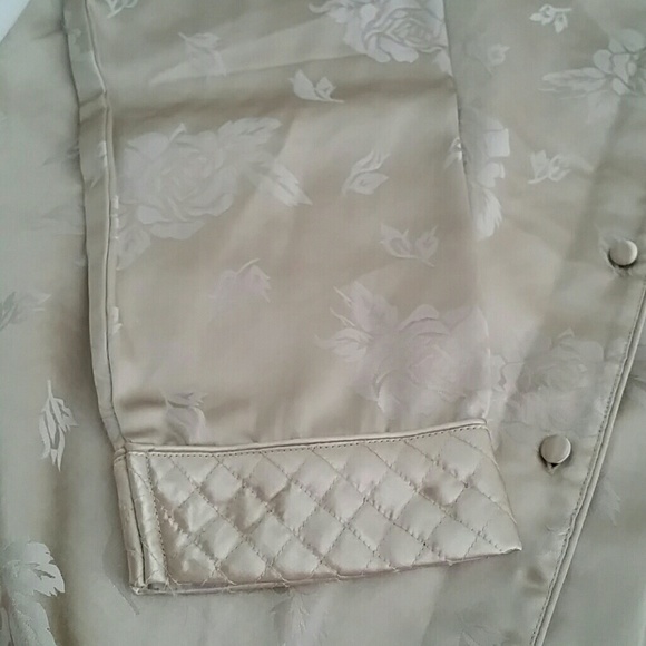 Silky Platinum Quilted Collar Pajamas - Picture 3 of 3