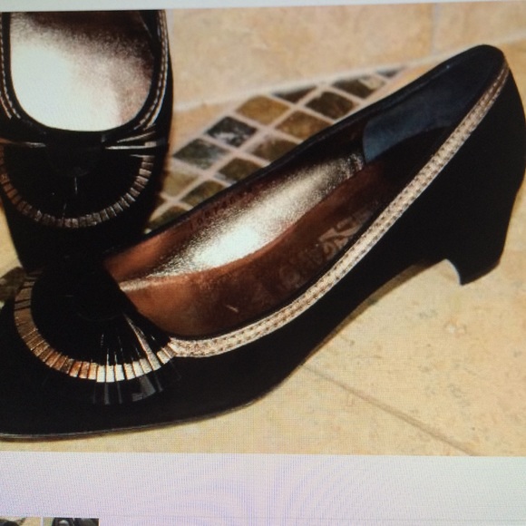 Women's 7.5B black Ferragamo suede 1.5 inch heel