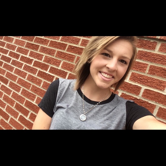 Meet your Posher, Danielle - Picture 1 of 1