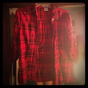 Plaid 3/4 sleeve red and black shirt