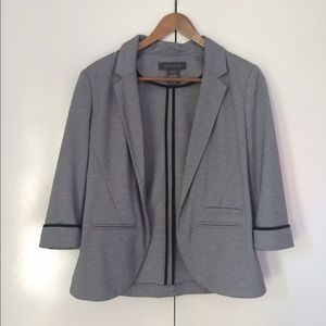 This blazer is in amazing condition!