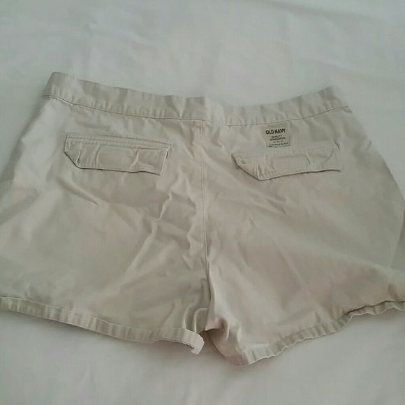 Old Navy Khaki Shorts - Picture 2 of 2