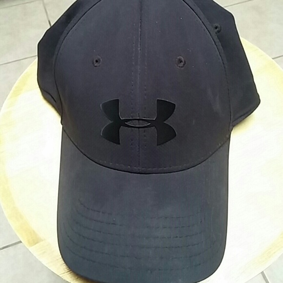 Under Armour Black Ball Cap Lg / Xl