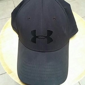 Under Armour Black Ball Cap Lg / Xl