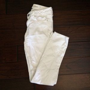 ❌SOLD❌American Eagle White Jeans