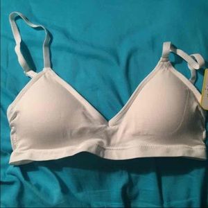 NWOT size small (32-34A) wire-free bra