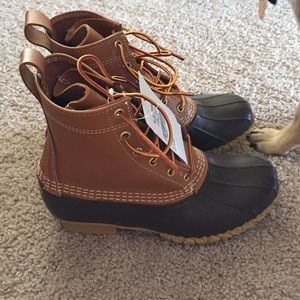 Boots for rain or snow. Lined with insulation.