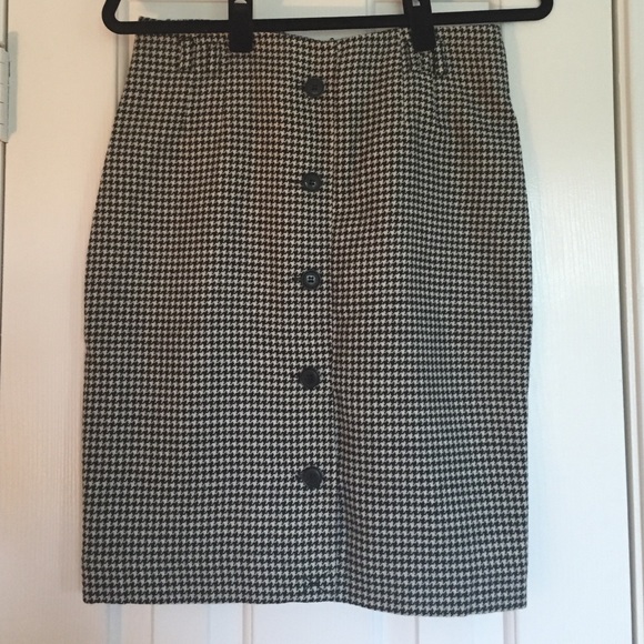 Houndstooth pencil skirt