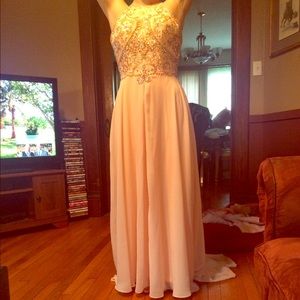 Beautiful Peach/pink prom dress