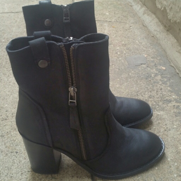 Steven by steve madden Lowwdown bootie size 7