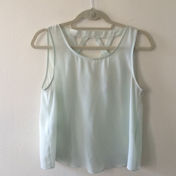 Light blue cut-out tank - Picture 1 of 2
