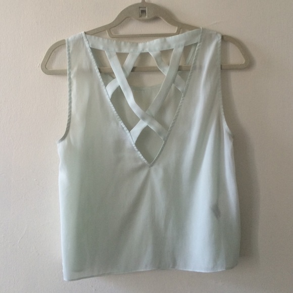 Light blue cut-out tank - Picture 2 of 2