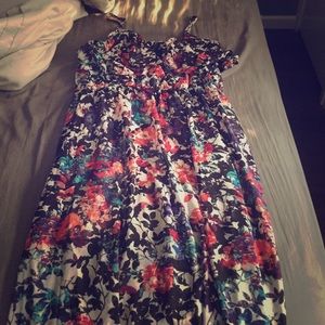 Gorgeous maxi dress!!