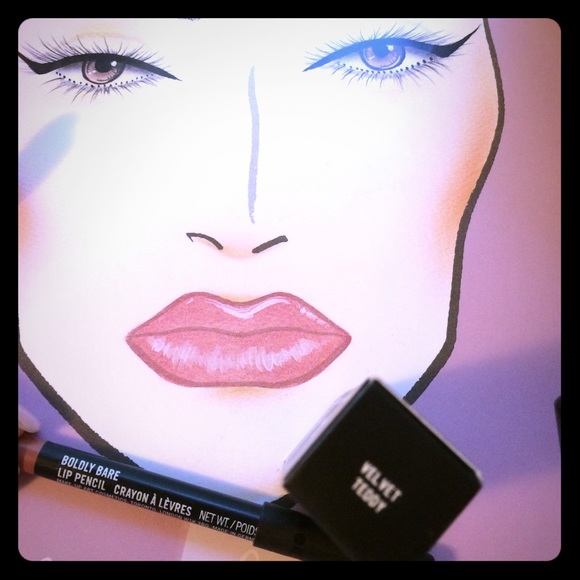 💞KYLIE lip: MAC Velvet Teddy & boldly bare 💞