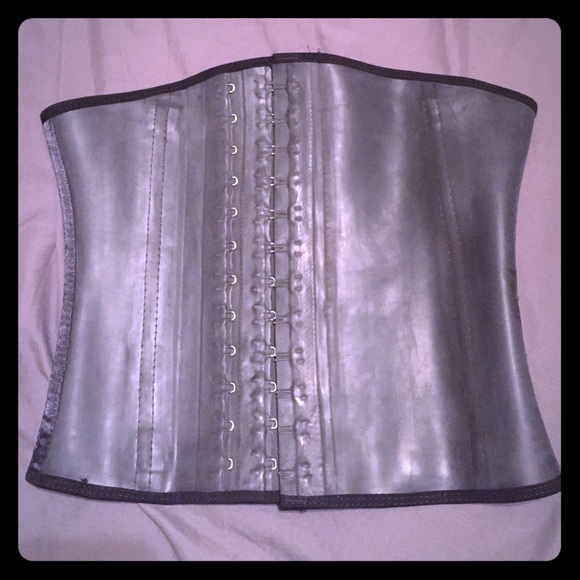 Sqeeze me skinny corset trainer size medium