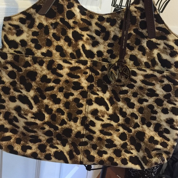 Large Michael Kors Tote, ONE HOUR SALE PRICE! 🚨🎉