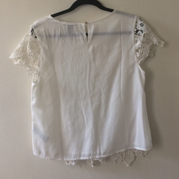 White lace cap sleeved top - Picture 2 of 3