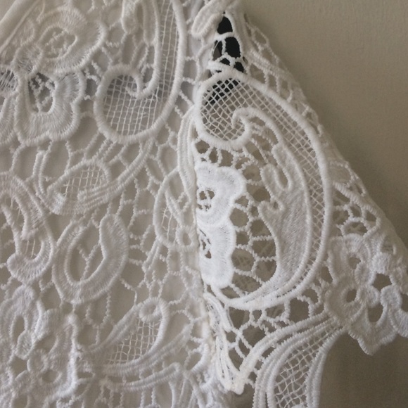 White lace cap sleeved top - Picture 3 of 3