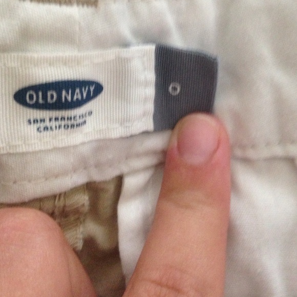 Old navy khaki shorts - Picture 2 of 3