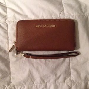 Micheal Kors Zip Around Wristlet Wallet