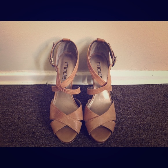 Moda crisscross peep toe tan heel - Picture 1 of 3