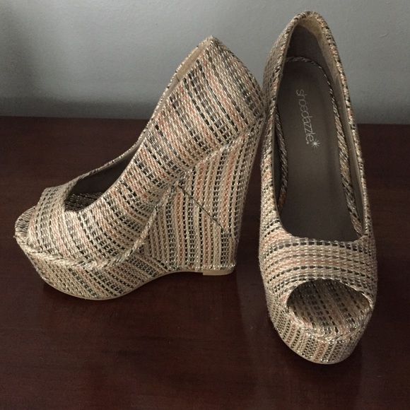 Shoe Dazzle, size 7 sparkle wedges