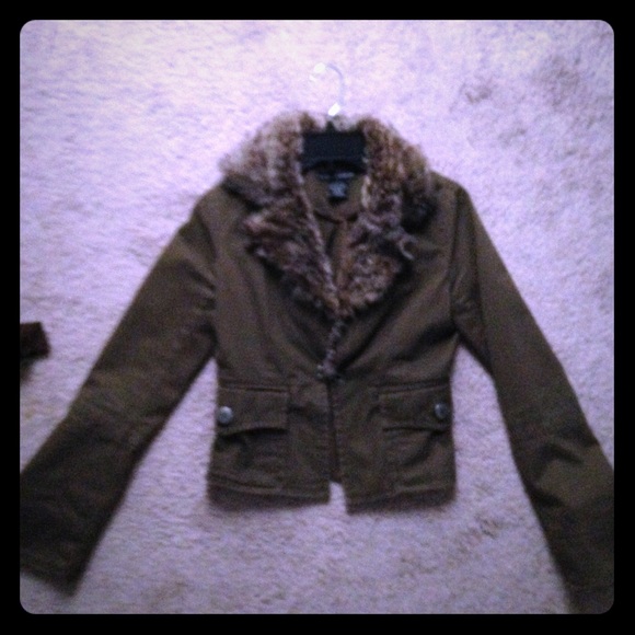 refuge Jackets & Blazers - 🎉 FLASH SALE 🎉 Army green jacket -fur collar