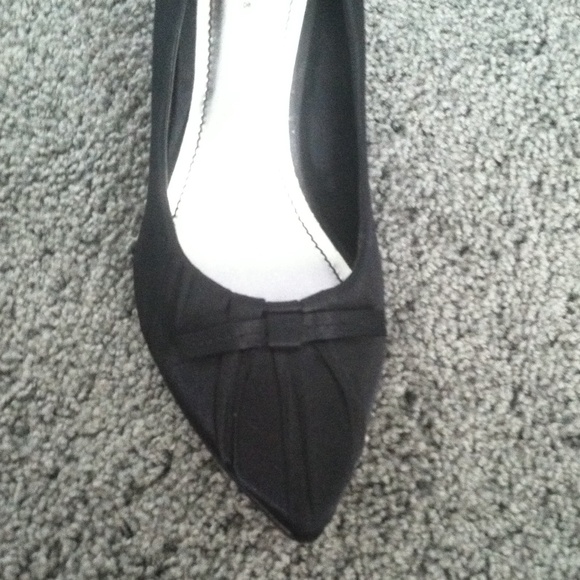 Black heels - Picture 2 of 3