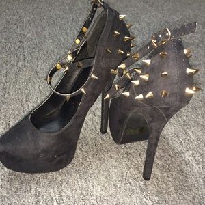 NWOT Gold Spiked Black Suede Heels