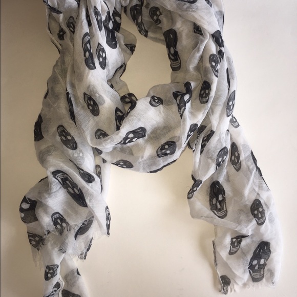 Skull scarf