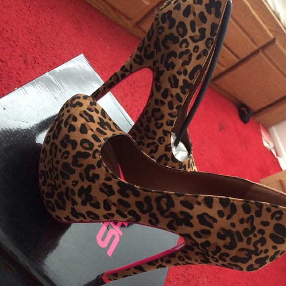 CHEETAH PRINT HEELS