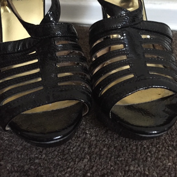 Michael Kors Patent Leather Peeptoe heel - Picture 3 of 3